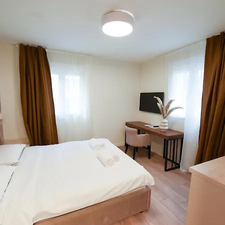 Hotel Iva Old Town 4*