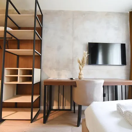 Iva Old Town ホテル