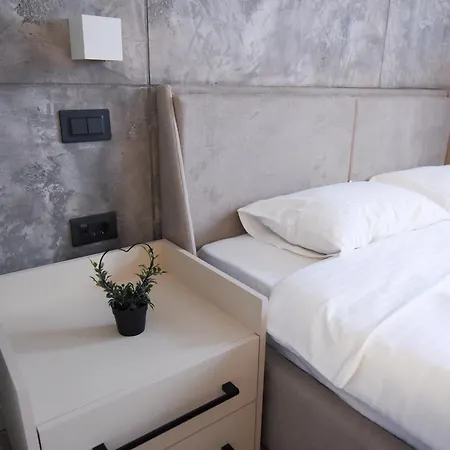 Hotel Iva Old Town 4*