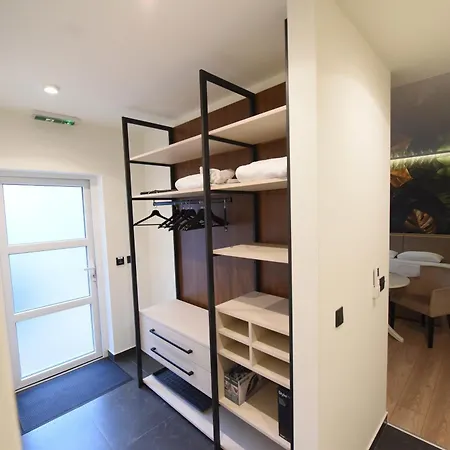 Hotel Iva Old Town Apartments 4*