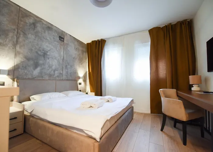 Iva Old Town Apartments 4*