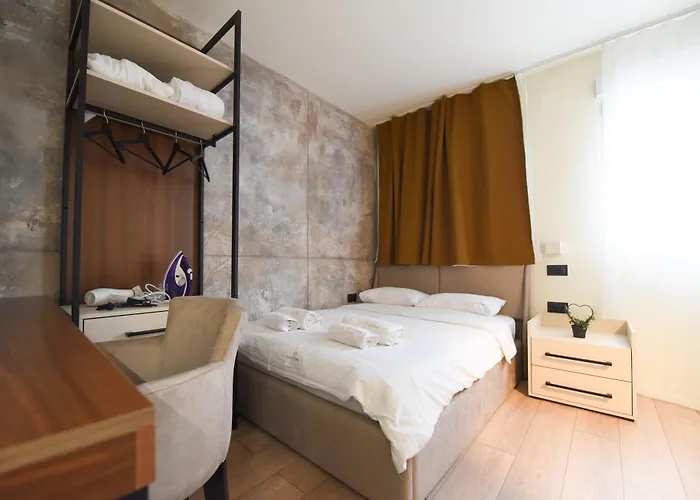 Hotel Iva Old Town Apartments 4*