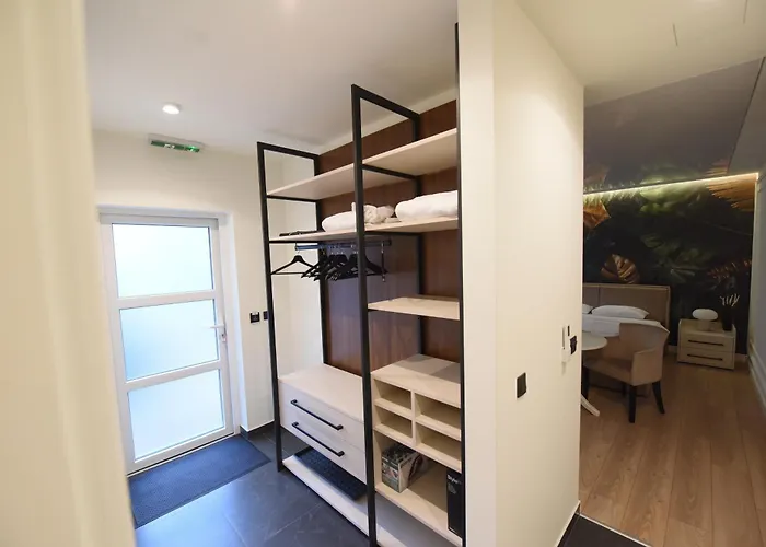 Hotel Iva Old Town Apartments 4*