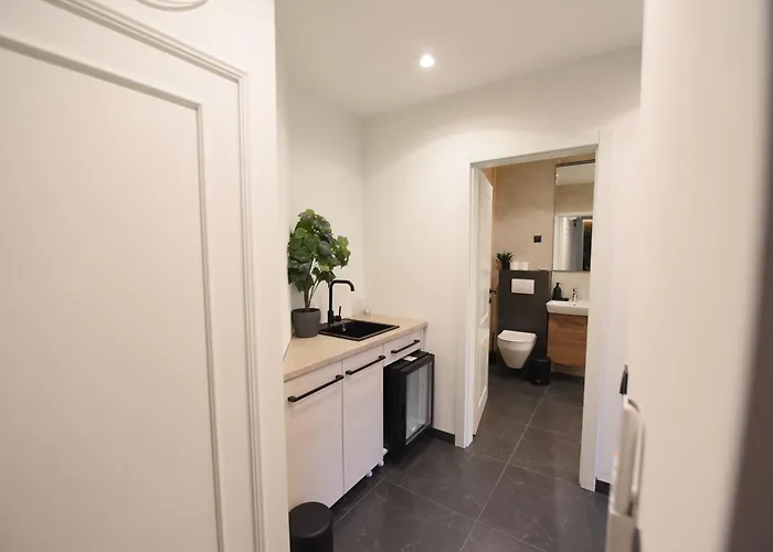 Hotel Iva Old Town Apartments 4*